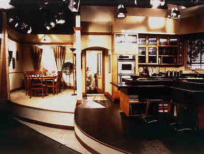 19kitchen.jpg (16154 bytes)