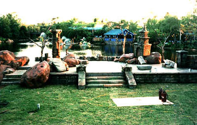 21water.jpg (24090 bytes)