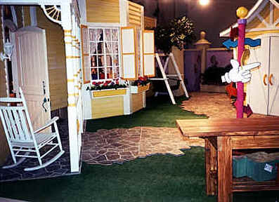 32capt.jpg (23191 bytes)