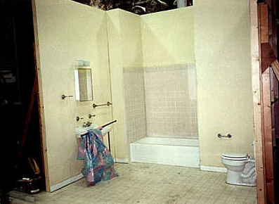 61lowes.jpg (17734 bytes)